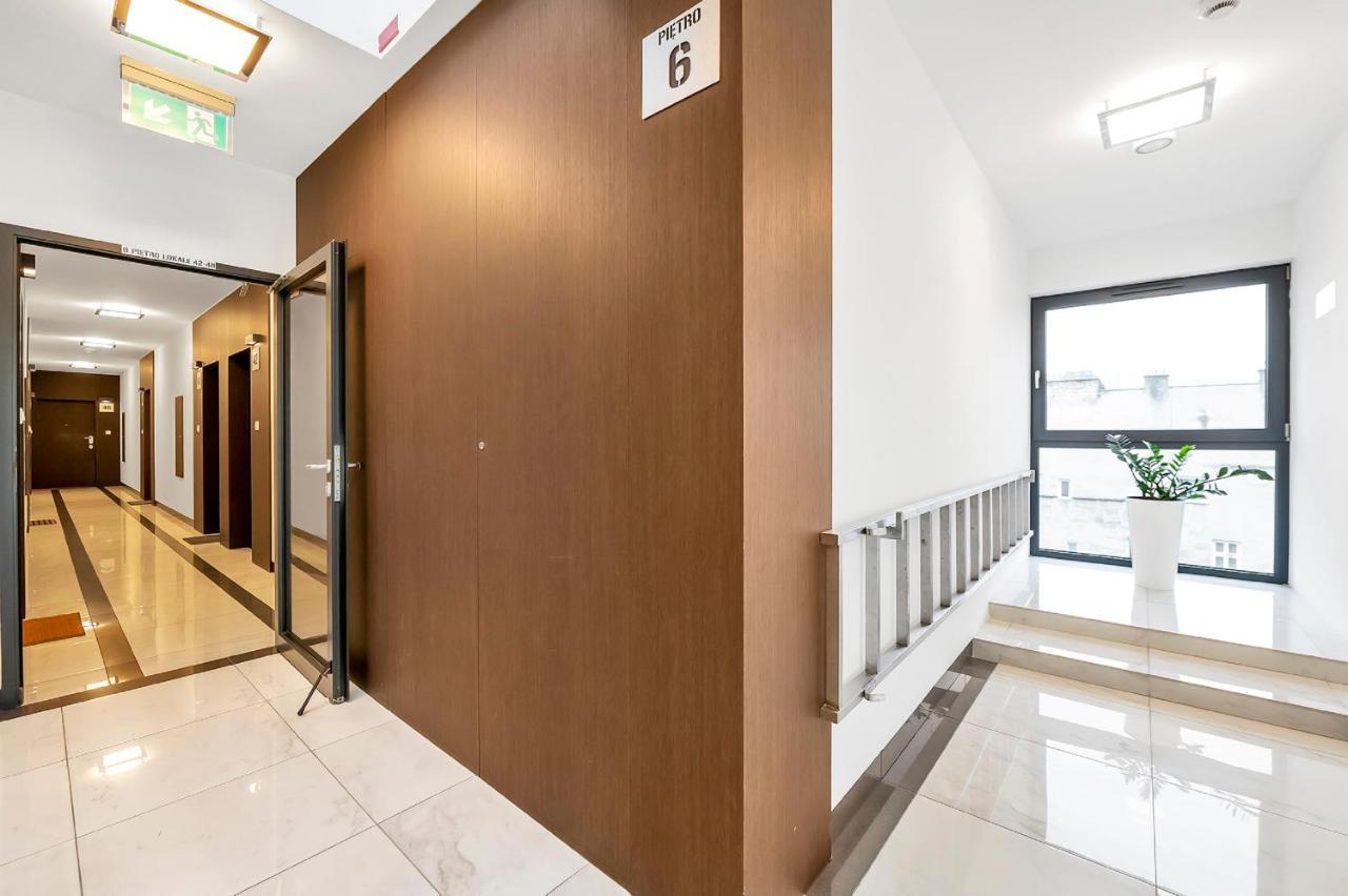 Lumina 4-room With Large Balcony Lägenhet